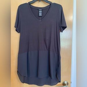 Cute Premise Women's Hi Low Short Sleeve V-Neck Tee  Shirt - NWT - Small